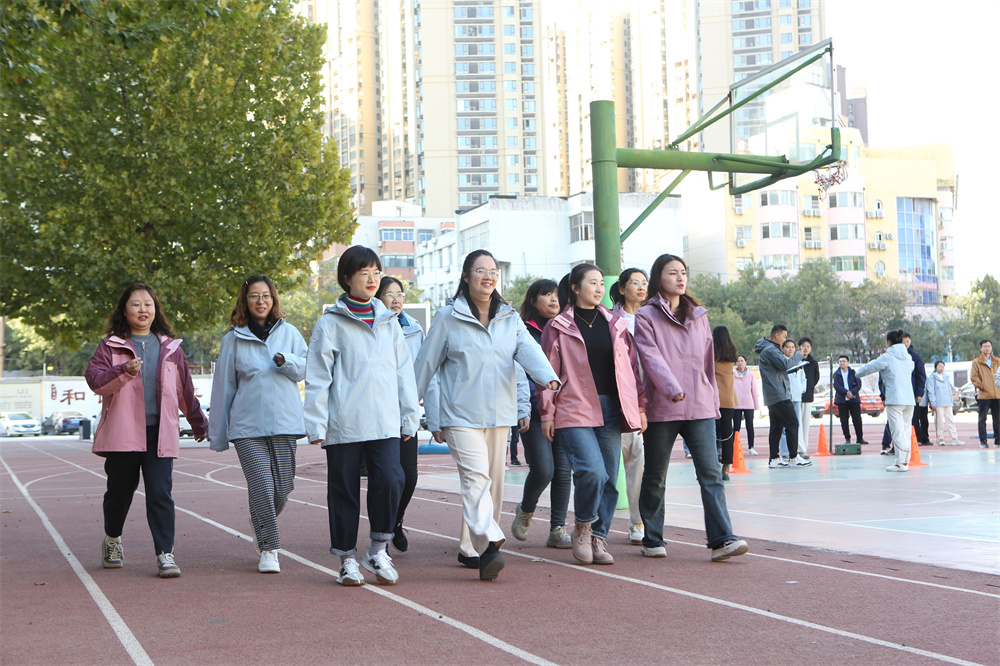 2女子800快走